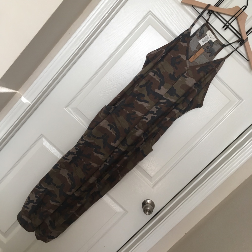 LAST ONE! 🛍 Camo Jumpsuit - Picture 2 of 6
